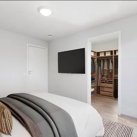 New House,svolvaer Center,3 Bedrooms Apartment *